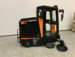 Daewoo DAS100 Kehrmaschine mit Kabine – Bild 2